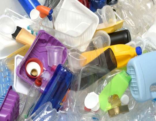 Jak legalnie pozbyć się odpadów z tworzyw sztucznych?